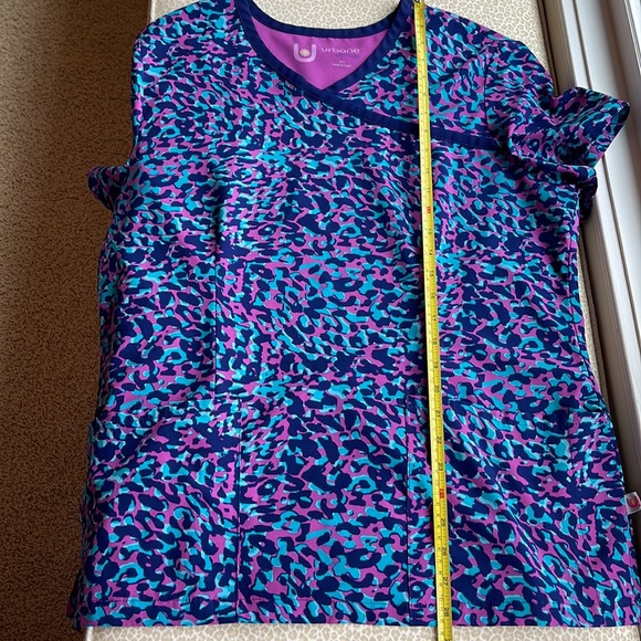 Urban Ultimate Colorful Scrub Top with 2 front pockets size XL - Picture 7 of 10